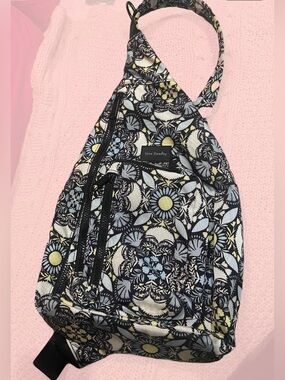 ☀️🌼 Vera Bradley “Plaza Medallion” ReActive Sling Backpack 🌼☀️ Back to School